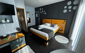 Hotel Val De Poix- Logis Hotel Restaurant